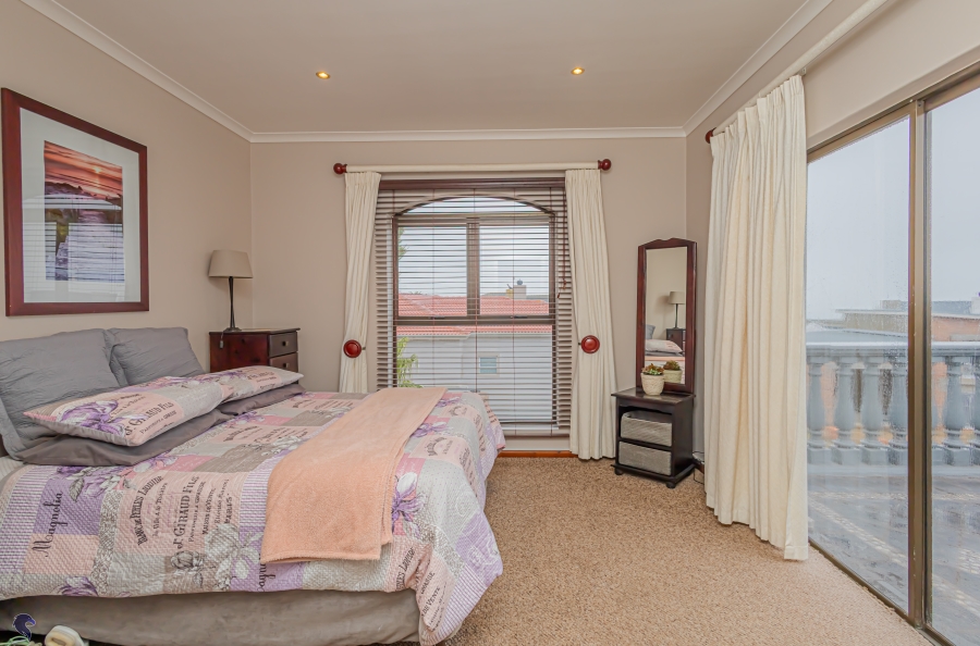 4 Bedroom Property for Sale in Myburgh Park Western Cape